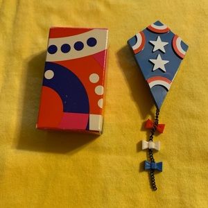 Vintage Avon Fly a Kite pin